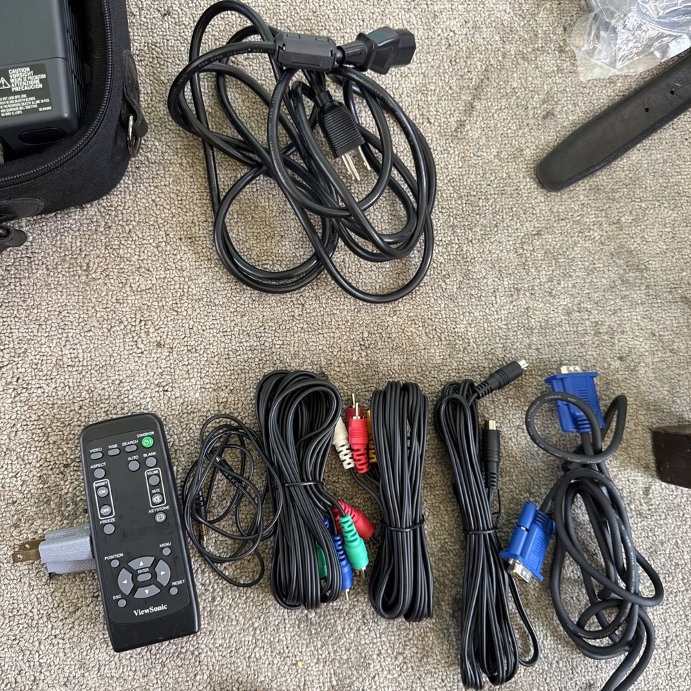 ViewSonic PJ501 3 Panel LCD Digital Multimedia Projector VPROJ25048-1W With Case - Picture 7 of 16